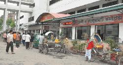 যাত্রাবাড়ীতে কাভার্ডভ্যানের চাপায় রিকশাচালক নিহত