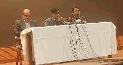 নির্বাচনের আগে লুট হওয়া অস্ত্র দ্রুত উদ্ধার করার তাগিদ প্রধান উপদেষ্টার