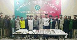 রায়েরবাজারে সেনাবাহিনীর অভিযানে দেশীয় অস্ত্র, মাদকসহ গ্রেফতার ১৮