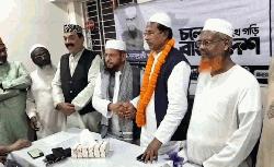 জুমার নামাজ শেষে জামায়াত প্রার্থীর কার্যালয়ে ফুলের মালা নিয়ে গেলেন বিএনপি'র বিজয়ী প্রার্থী আবুল হোসেন খান