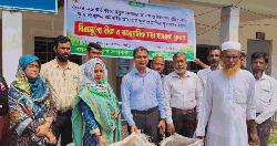কাপাসিয়ায় হলুদ চাষ বৃদ্ধিতে কৃষকদের মাঝে বিনামূল্যে বীজ ও সার বিতরণ