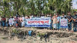 বাকেরগঞ্জ কলসকাঠী ইউনিয়নে পান্ডব নদীর ভাঙ্গন রোধে মানববন্ধন