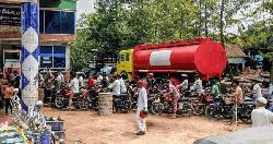 টাঙ্গাইলে জ্বালানি তেলের তীব্র সংকটে ভোগান্তি
