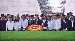 জিয়াউর রহমান ও খালেদা জিয়ার কবরে অ্যাটর্নি জেনারেলের শ্রদ্ধা নিবেদন