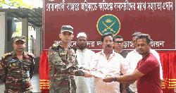 দীঘিনালায় অগ্নিকাণ্ডে ক্ষতিগ্রস্ত ব্যবসায়ীদের পাশে সেনাবাহিনী