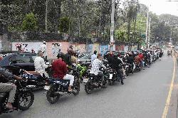 জ্বালানি তেল নিতে যানবাহনের দীর্ঘ সারি, অপেক্ষার যেন শেষ নেই