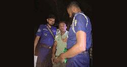 দশমিনায় স্থানীয়দের হাতে মাদক ব্যবসায়ী আটক