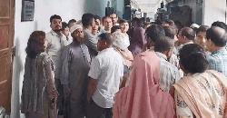 ঢাবিতে কর্মকর্তা-কর্মচারীদের ছয় দফা দাবি, রেজিস্ট্রার অবরুদ্ধ