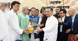 বর্তমান সরকার ধর্ম নিয়ে রাজনীতি করতে চায় না : প্রধানমন্ত্রী
