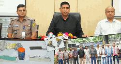 যাত্রাবাড়ীতে আগ্নেয়াস্ত্র, গানপাউডার ও হাত বোমাসহ ৫ ডাকাত গ্রেপ্তার