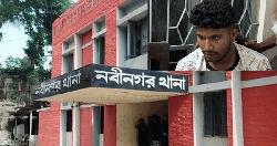 ইয়াবাসহ মাদক ব্যবসায়ীকে আটক করে পুলিশের কাছে সোপর্দ করলো জনতা