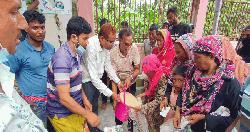 গুরুদাসপুরে হতদরিদ্র মানুষের মুখে ঈদের হাসি, মশিন্দা ইউনিয়নে ভিজিএফের চাল বিতরণ