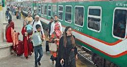 ঈদযাত্রায় স্বস্তিতে ঘরে ফিরছেন যাত্রীরা, বাড়ছে বিশেষ ট্রেন