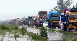 ঢাকা-টাঙ্গাইল মহাসড়কে ১০০ কিলোমিটারজুড়ে ভোগান্তি