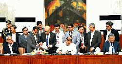 নতুন অর্থবছরে ৯ লাখ ৩৮ হাজার কোটি টাকার বাজেট অনুমোদন