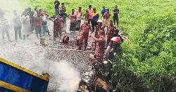 কুষ্টিয়ায় পাথরবোঝাই ট্রাক উল্টে চালক ও হেলপারের মৃত্যু