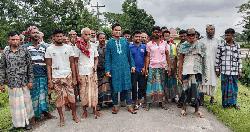 নেত্রকোণায় কৃষক কার্ড বিতরণে অনিয়মের অভিযোগে মানববন্ধন, পুনঃতদন্তের দাবি