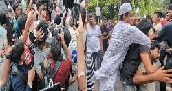 ধানমন্ডি ৩২-এ জামায়াতের বিক্ষোভ শেষে সাংবাদিকের ওপর হামলা