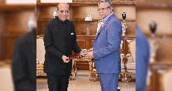 রাষ্ট্রপতির কাছে পরিচয়পত্র পেশ করলেন ভারতের হাইকমিশনার