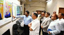 মহাকাশ গবেষণা প্রতিষ্ঠান ‘স্পারসো’ আকস্মিক পরিদর্শনে প্রধানমন্ত্রী