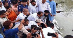 রাজাপুরে বিষখালী নদীর ভাঙন কবলিত এলাকা পরিদর্শনে এমপি জামাল