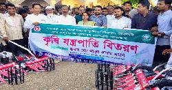 মনোহরগঞ্জে এমপির ত্রাণ ও সেচযন্ত্র বিতরণ ও উপজেলাকে মডেলে রূপান্তরের আশ্বাস 