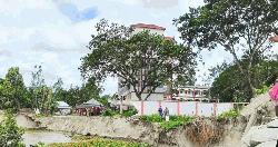যমুনার ভাঙনে বিলীন হওয়ার পথে চরকালিকাপুর শুকুরিয়া দাখিল মাদ্রাসা