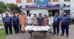 চাঁপাইনবাবগঞ্জের গোমস্তাপুর উপজেলার রহনপুরে অস্ত্রসহ আন্তঃজেলা ডাকাত দলের ৬ সদস্য গ্রেপ্তার