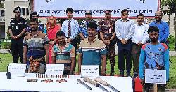 সুন্দরবনের ডাকাত বড় জাহাঙ্গীর বাহিনীর ৩ সদস্যের আত্মসমর্পণ