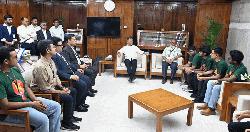 স্বর্ণপদকজয়ী অলিম্পিয়াড শিক্ষার্থীদের সঙ্গে প্রধানমন্ত্রীর সাক্ষাৎ