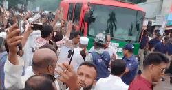 বরিশাল যাওয়ার পথে গোপালগঞ্জের বরইতলায় এমপি সেলিমুজ্জামানকে ডেকে নিলেন প্রধানমন্ত্রী