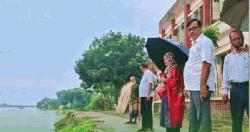 গুরুদাসপুরের নদী ভাঙনের মুখে বালশা সরকারি প্রাথমিক বিদ্যালয়, পরিদর্শনে ইউএনও