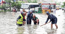 খাল দখল ও জলাশয় ভরাট করে অপরিকল্পিত কংক্রিটের নগরায়ণে ডুবছে রাজধানী