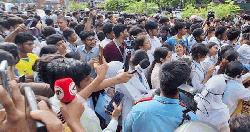 আন্দোলনরত শিক্ষার্থীদের নতুন ৬ দফা, পদত্যাগের দাবি প্রত্যাহার