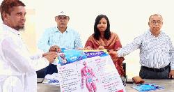 পাঁচবিবিতে শিক্ষা প্রতিষ্ঠানে মাদকবিরোধী পোস্টার বিতরণ করলেন ইউএনও