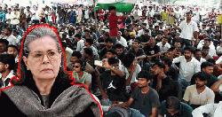 শিক্ষার্থীদের দেশের শত্রু হিসেবে দেখছে সরকার: সোনিয়া গান্ধী