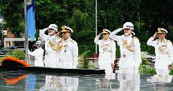 শিখা অনির্বাণে শ্রদ্ধা নিবেদন করলেন নতুন নৌবাহিনী প্রধান