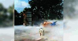 বড়াইগ্রামে নাইট্রোজেনবাহী ট্রাক উল্টে আহত ২