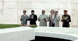জিয়াউর রহমান-খালেদা জিয়ার সমাধিতে ভারপ্রাপ্ত রাষ্ট্রপতির শ্রদ্ধা
