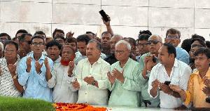 শহীদ রাষ্ট্রপতি জিয়াউর রহমানের সমাধিতে জহির উদ্দিন স্বপনের শ্রদ্ধা