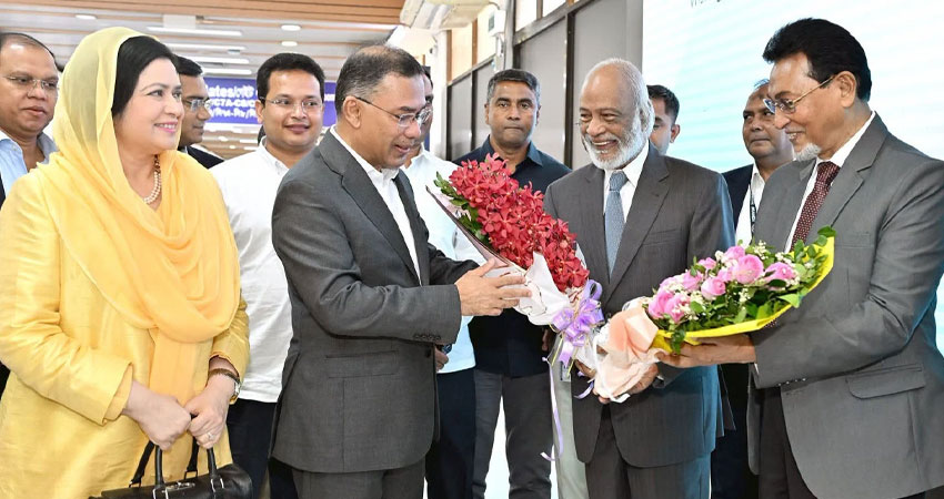 জাতিসংঘ সফর শেষে দেশে ফিরেছেন প্রধানমন্ত্রী