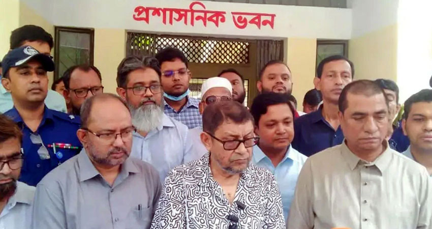 উপজেলা স্বাস্থ্য কমপ্লেক্সে আকস্মিক পরিদর্শনে স্বাস্থ্যমন্ত্রী
