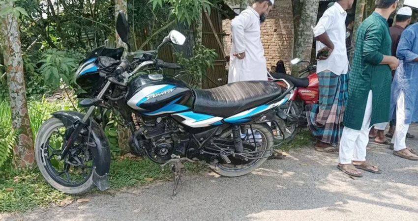 সহকর্মীর দাফনে ছাত্রদল নেতা, মোটরসাইকেল নিয়ে পালাল চোর  