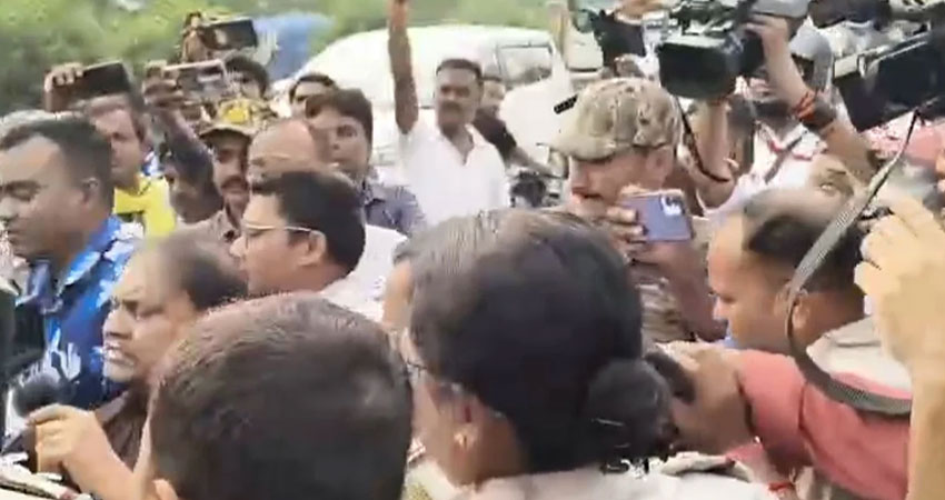 নির্বাচনী বিধি ভাঙার অভিযোগে বিধায়ক হুমায়ুন কবীর গ্রেপ্তার