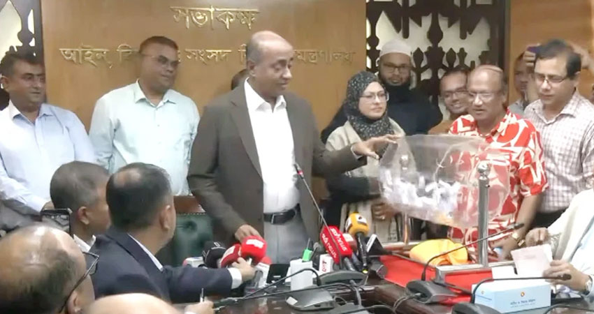 লটারির মাধ্যমে প্রথমবারের মতো ১৩১ জন সাবরেজিস্ট্রার বদলি
