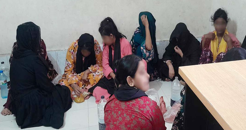 গাজীপুরে আবাসিক হোটেলে পুলিশের অভিযান, নারী-পুরুষসহ গ্রেপ্তার ৩৯