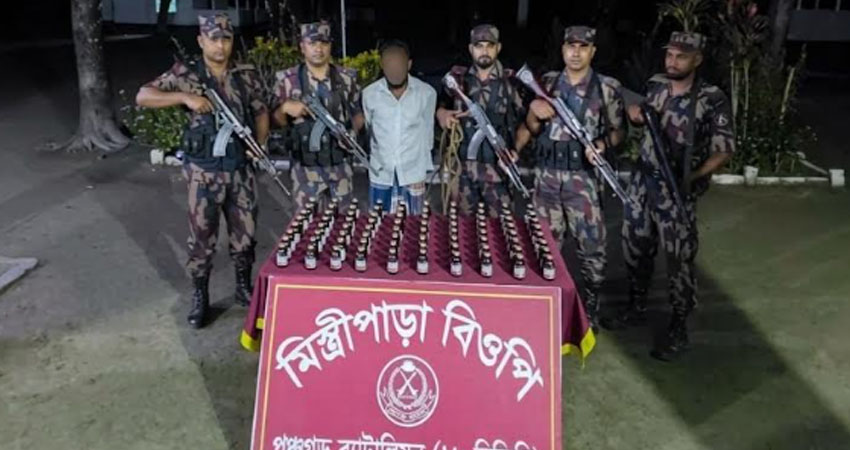 পঞ্চগড়ে সীমান্তে ভারতীয় সিরাপসহ মাদক ব্যবসায়ী আটক