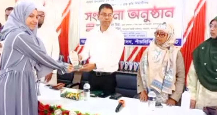 পাঁচবিবিতে জিপিএ-৫ প্রাপ্ত কৃতি শিক্ষার্থীদের সংবর্ধনা দিলেন ডিসি