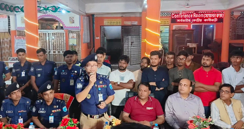 গোপালগঞ্জের বিভিন্ন পূজা মন্ডপ পরিদর্শন করলেন ঢাকা রেঞ্জ ডিআইজি 