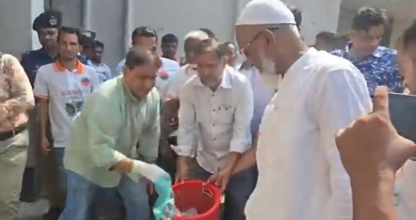 হাসপাতাল এলাকায় পরিচ্ছন্নতা অভিযান চালালেন এমপি খোকন